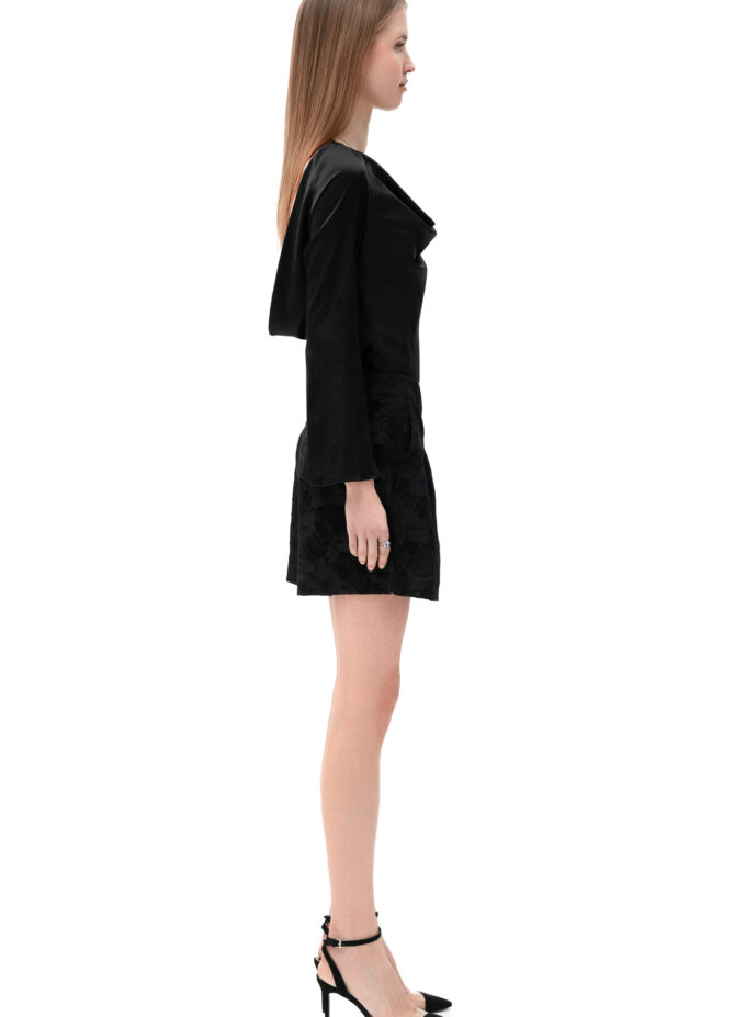 Jacquard Pleated Shorts In Black