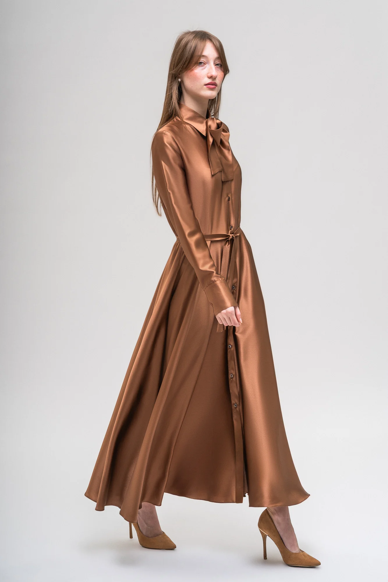 Incantevole Milano Fall Winter 2026–2027 – bronze belted shirt dress with a flowing skirt