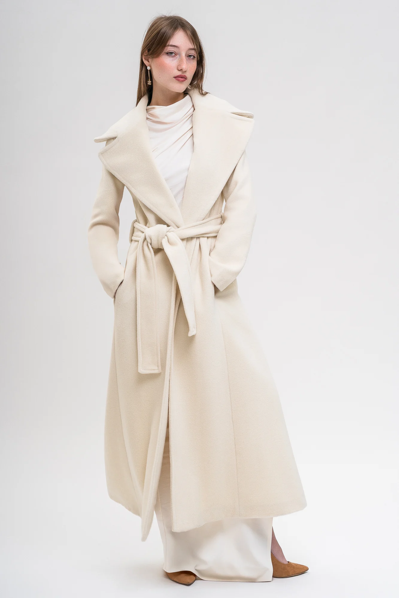 Incantevole Milano Fall Winter 2026–2027 – ivory belted coat over a tonal long dress