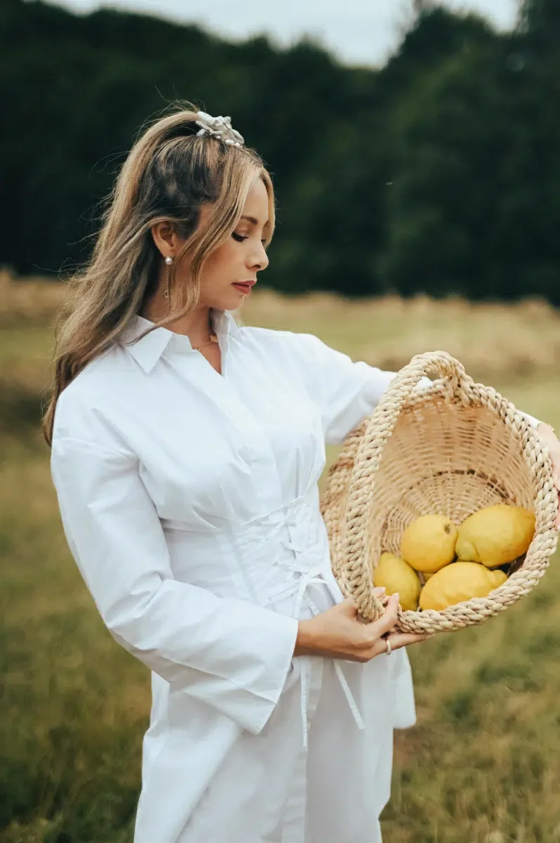 Incantevole Milano Summer Essentials — white dress in a sunlit garden